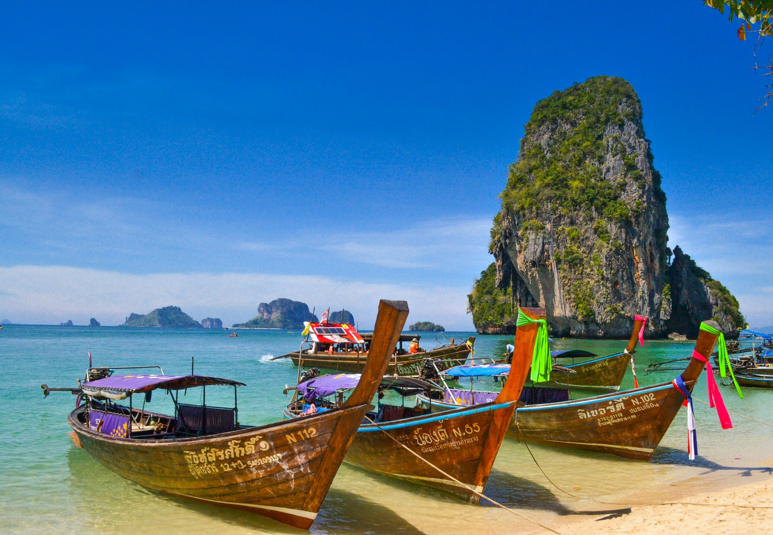sumit-chinchane-jWKk-0ZBUyg-unsplash gabin-vallet-J154nEkpzlQ-unsplash